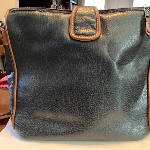 Like-new Oggi Domani green faux leather cross-body purse - Picture 12 of 15